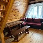 Dom Nad Jeziorem Radunskim 度假居 *