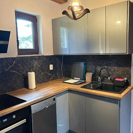 Dom Nad Jeziorem Radunskim